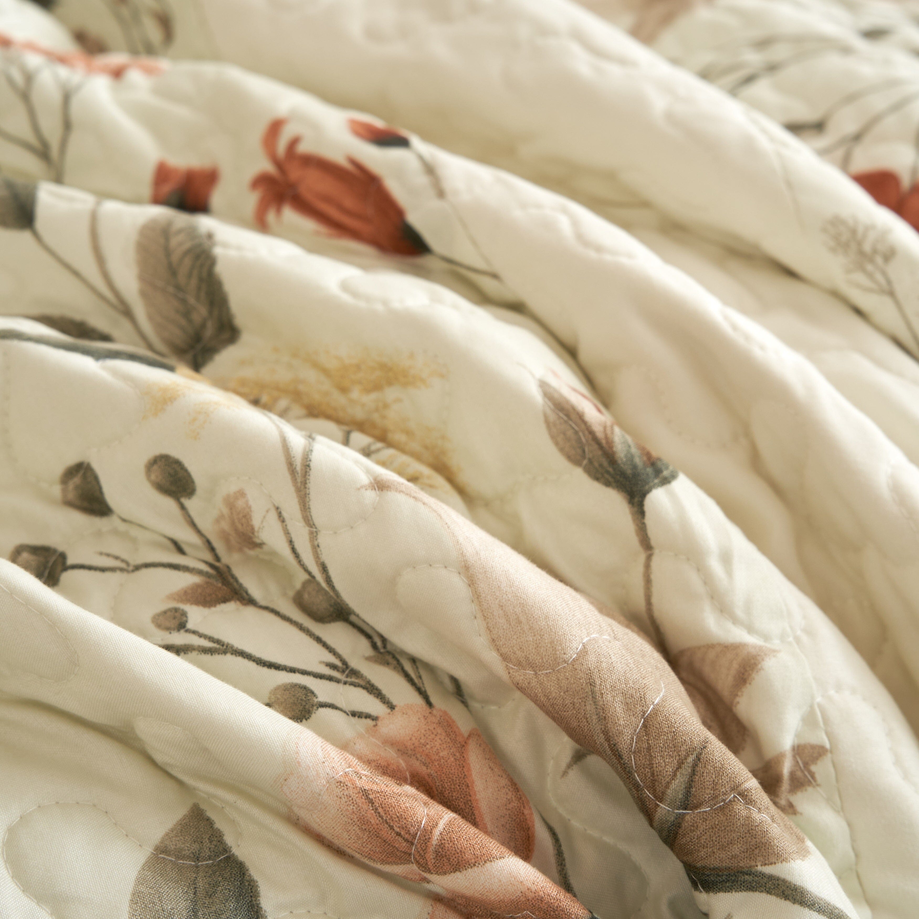 DaDalogy Enchanted Meadow Quilt Set - Victoria Garden Delicate Floral Symphony in Beige, Rose, and Soft Green, Luxuriously Soft Quilted Bedspread Set