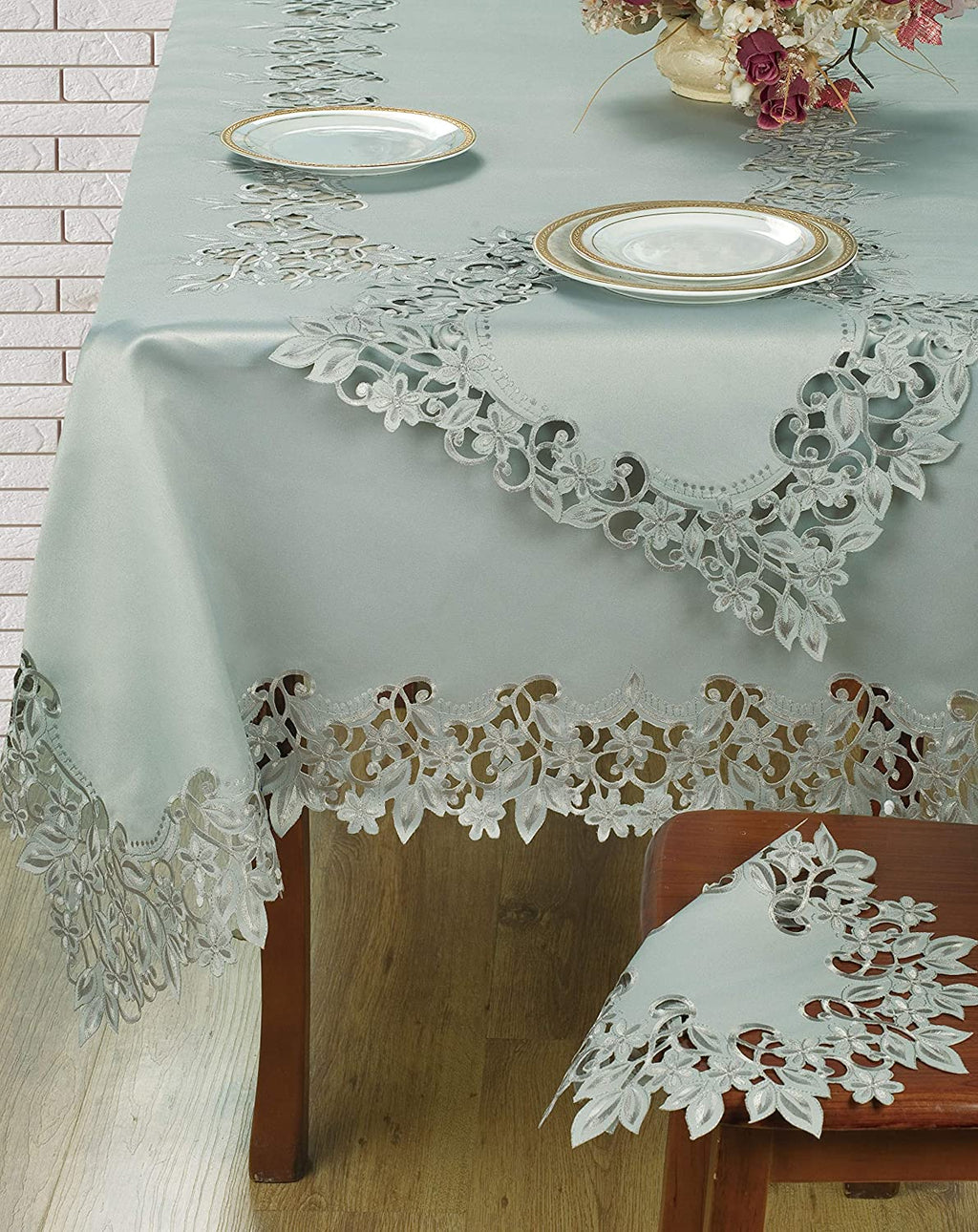 Round Linen Placemat Doilies - Set of 4
