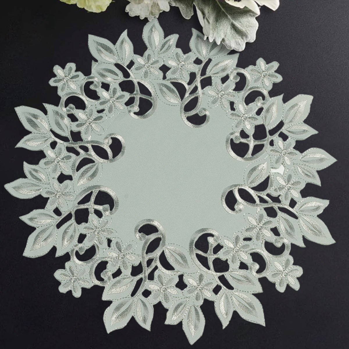 Round Linen Placemat Doilies - Set of 4